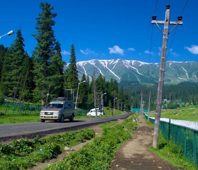 Kashmir Tour 4 Nights 5 Days Package